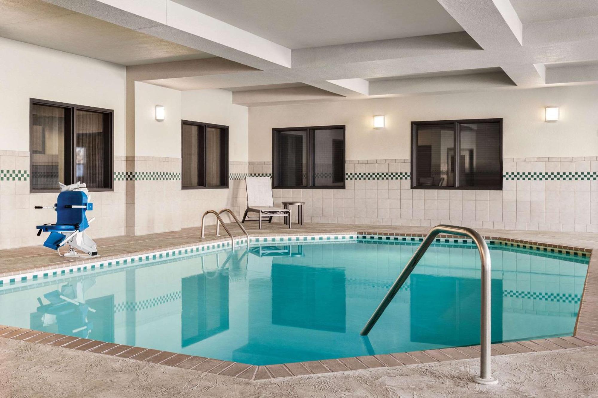 Country Inn & Suites By Radisson, St Cloud East, Mn Saint Cloud Exteriör bild